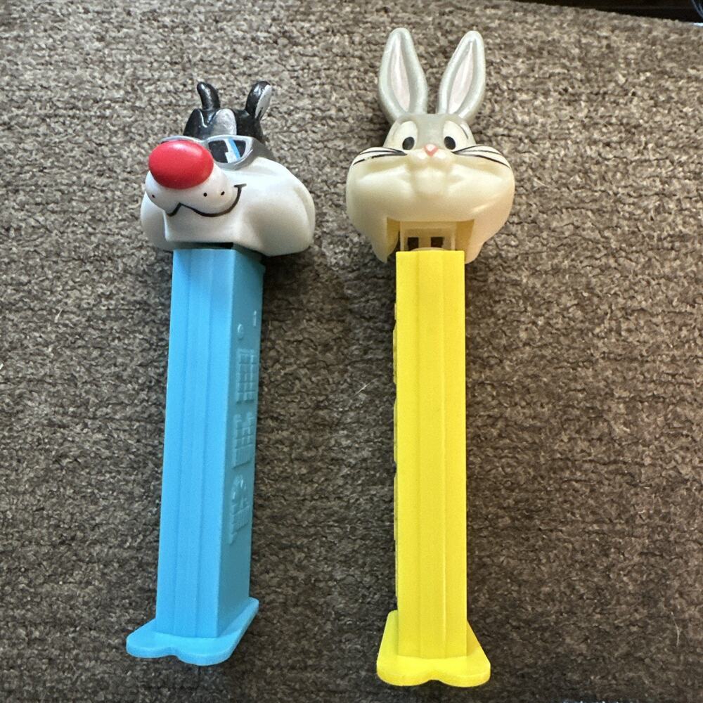 Vintage PEZ Looney Tunes Bugs Bunny And Sylvester Hungary